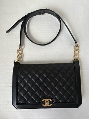CHANEL Black Quilted Leather Flap Shoulder Bag Gold HW Crossbody Chain Link
